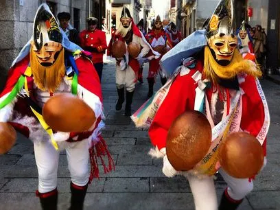 Detalle de máscara tradicional gallega durante el Entroido de Ourense